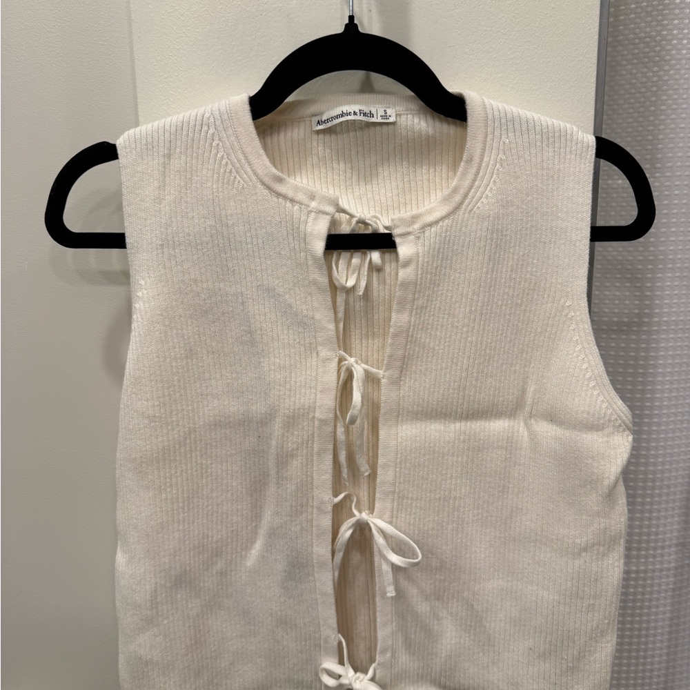 Abercrombie & Fitch White Tie-Front Sleeveless Blouse
